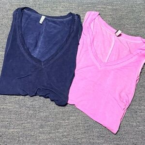Z SUPPLY Bundle of 2 Vagabond V-Neck Tanks